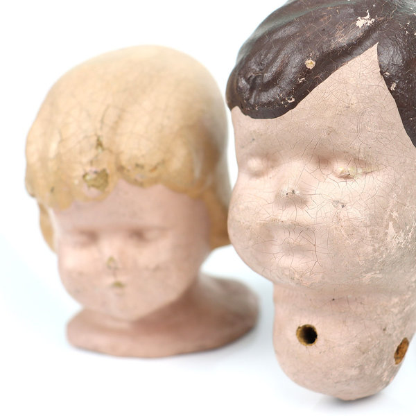 Antike Puppenköpfe aus Pappmaché
